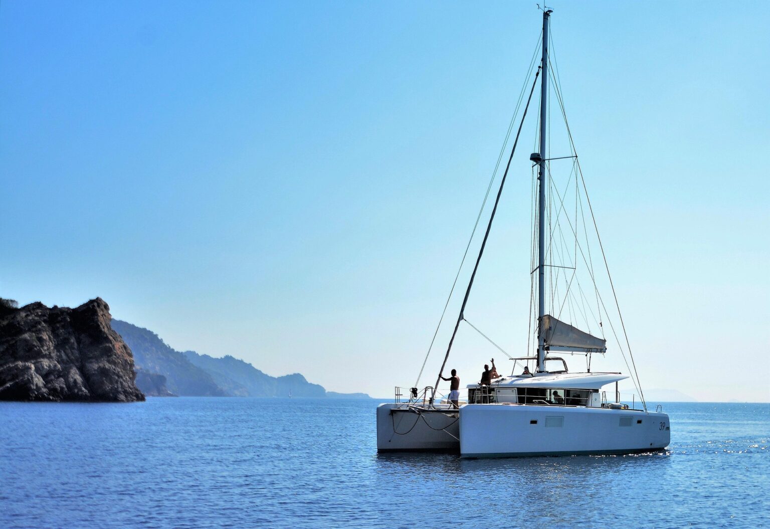 catamaran-5988269_1920.jpg