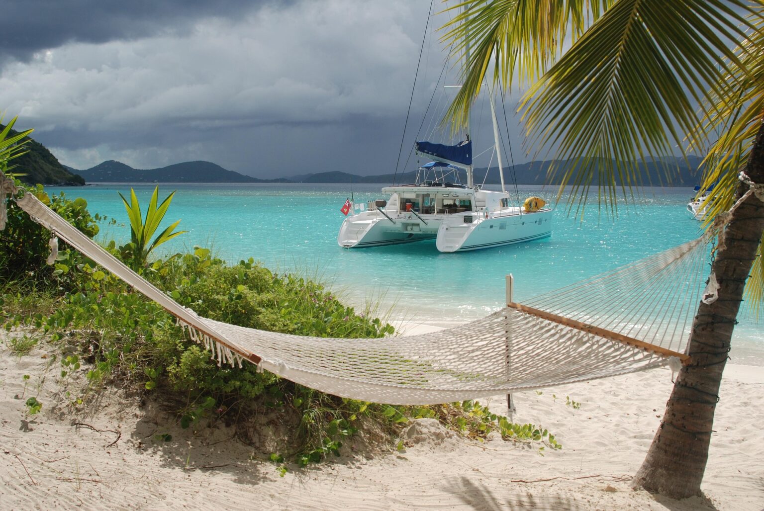 catamaran-6574213_1920.jpg